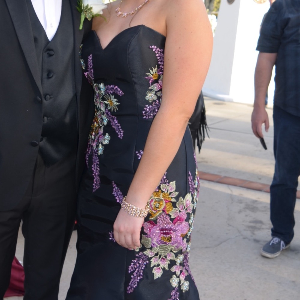 PERFECT PROM DRESS - Picture 9 of 9